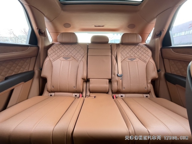 21款平行進(jìn)口賓利添越  天津港口今日現(xiàn)車320萬 