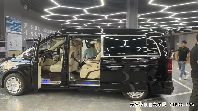 天津港平行進(jìn)口車22款奔馳V250商務(wù)改裝效果港口熱賣80萬