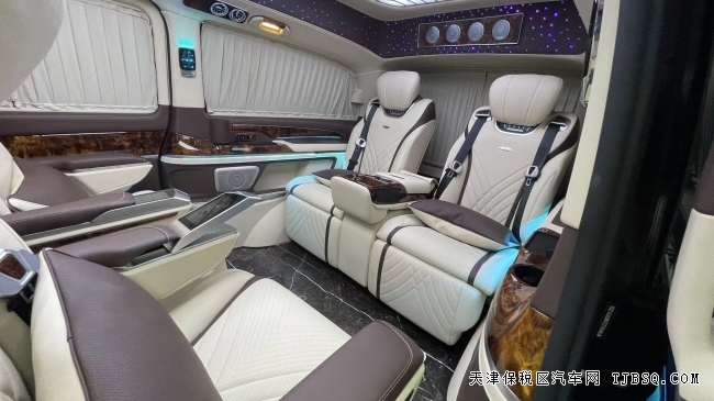 天津港平行進(jìn)口車22款奔馳V250商務(wù)改裝效果港口熱賣80萬