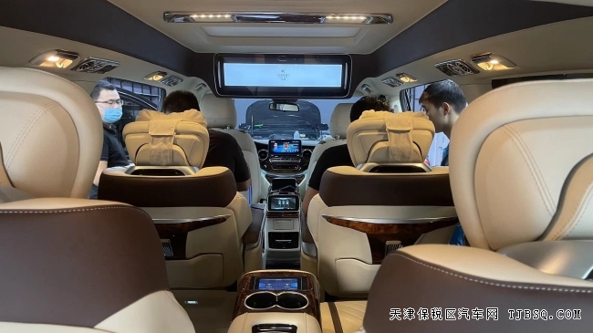 天津港平行進(jìn)口車22款奔馳V250商務(wù)改裝效果港口熱賣80萬