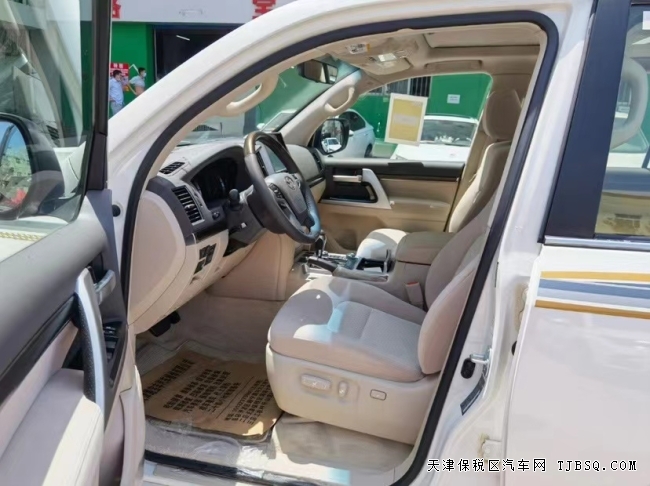 21款豐田酷路澤5700天津港口現(xiàn)車熱賣中 國(guó)六環(huán)保 全國(guó)可上牌