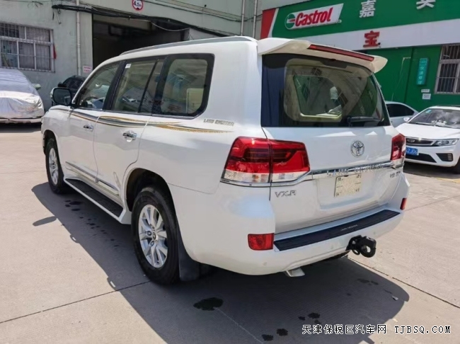 21款豐田酷路澤5700天津港口現(xiàn)車熱賣中 國(guó)六環(huán)保 全國(guó)可上牌