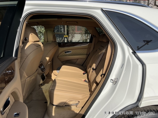 全天津最便宜的高配添越白色車身棕色內(nèi)飾