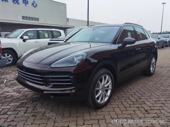 天津港22款墨版保時(shí)捷卡宴3.0T現(xiàn)車(chē)