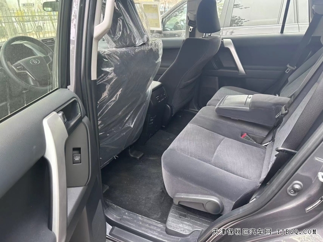 22款霸道2800中東版現(xiàn)車港口熱賣