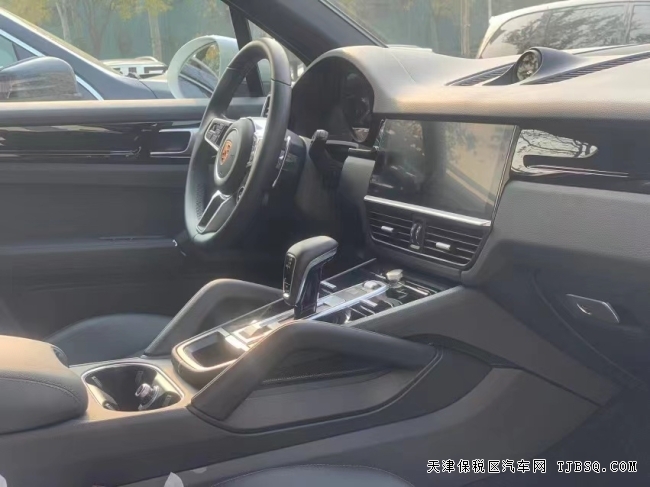 港口庫存19款保時捷卡宴3.0T油混 現(xiàn)車一臺 特價秒殺中