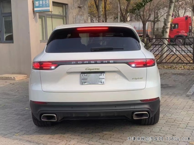 港口庫存19款保時捷卡宴3.0T油混 現(xiàn)車一臺 特價秒殺中