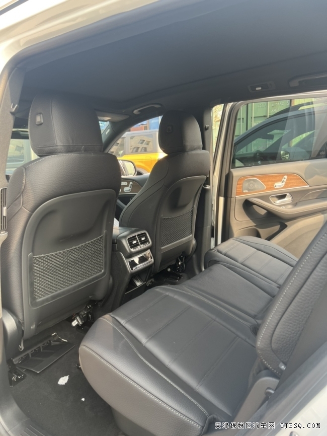 平行進(jìn)口22款奔馳GLS450天津港現(xiàn)車109萬起高性能低價(jià)格