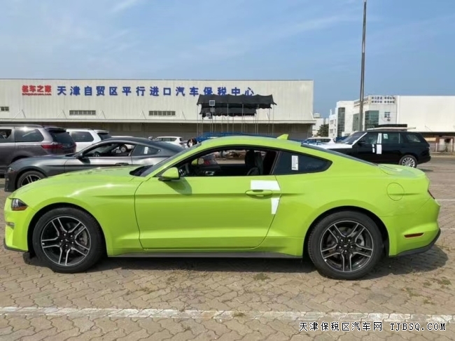 港口大撿漏車型 20多萬就能提到的拉風(fēng)轎跑福特野馬