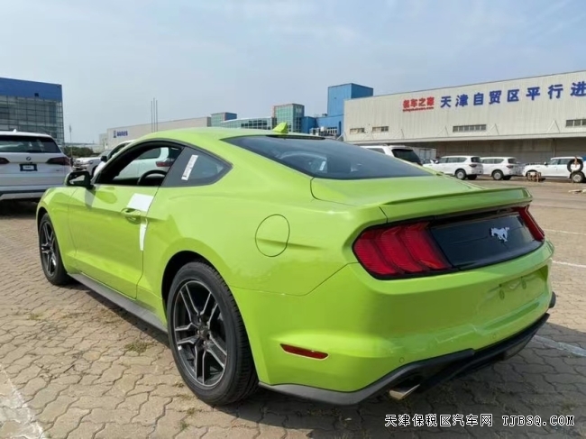 港口大撿漏車型 20多萬就能提到的拉風(fēng)轎跑福特野馬