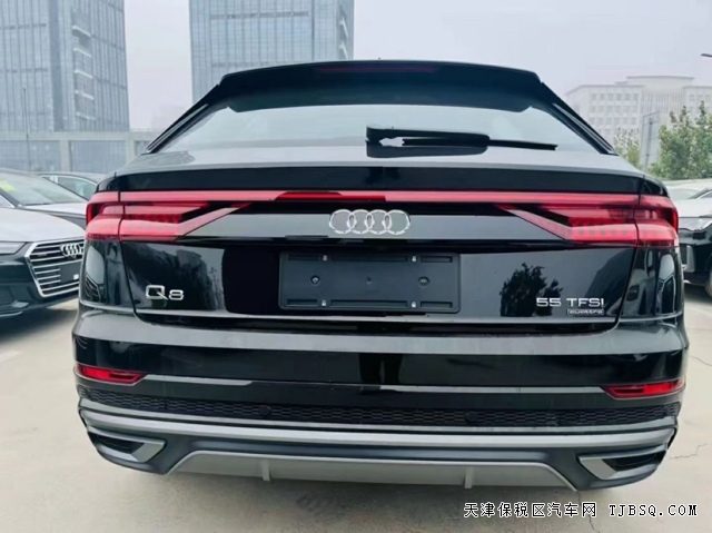 22款平行進(jìn)口奧迪Q8   現(xiàn)車(chē)手續(xù)齊全   年底價(jià)格大跳水
