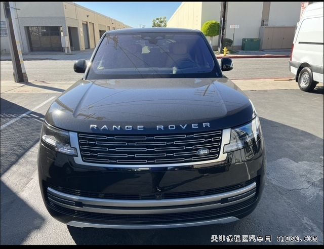 21款平行進口路虎攬勝港口現(xiàn)車 手續(xù)齊全