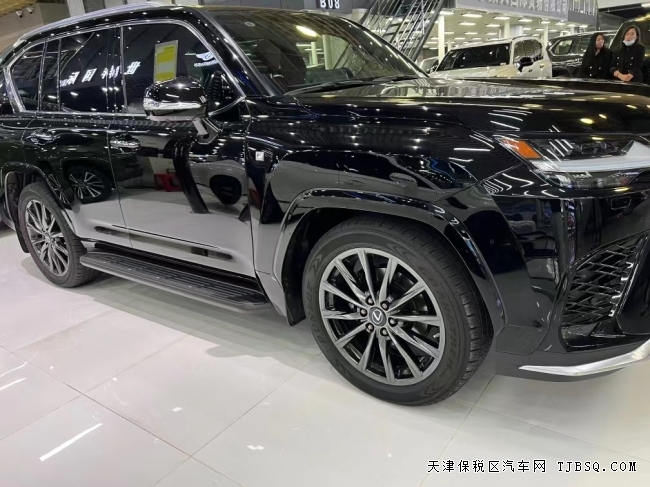 平行進口22款LX600港口熱賣中 四座五座七座現(xiàn)車齊全 起步價165 年底價格大跳水 私戶公戶首選車型 全國可上牌