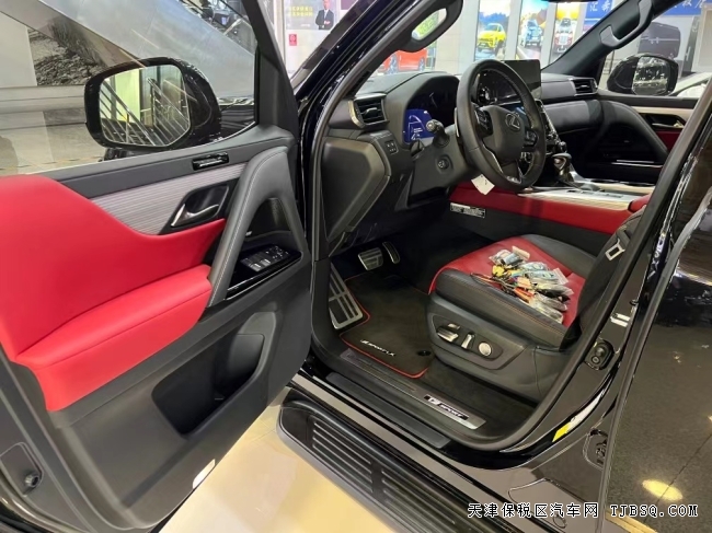 平行進口22款LX600港口熱賣中 四座五座七座現(xiàn)車齊全 起步價165 年底價格大跳水 私戶公戶首選車型 全國可上牌