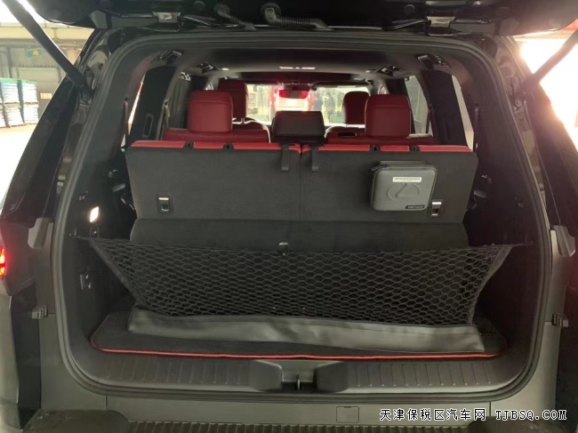 平行進口22款LX600港口熱賣中 四座五座七座現(xiàn)車齊全 起步價165 年底價格大跳水 私戶公戶首選車型 全國可上牌