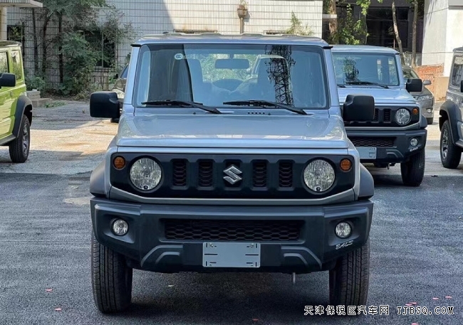 2022 款鈴木吉姆尼 1.5 自動標(biāo)配天津港口現(xiàn)車熱賣中