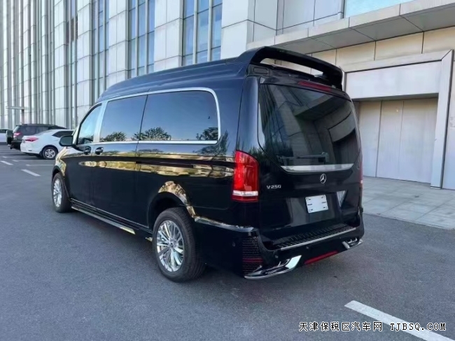 平行進口22款奔馳V250天津港口現(xiàn)車私人定制