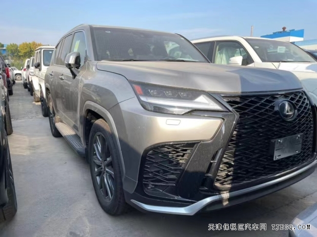 平行進(jìn)口22款雷克薩斯LX600港口現(xiàn)車報(bào)價(jià)以及車輛照片