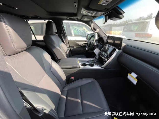 平行進(jìn)口22款雷克薩斯LX600港口現(xiàn)車報(bào)價(jià)以及車輛照片