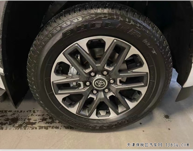 平行進(jìn)口23款豐田紅杉港口現(xiàn)車配置以及車輛照片報(bào)價(jià)