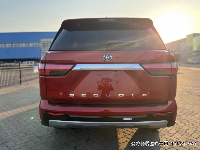 23款豐田紅杉天津港現(xiàn)車報價以及實車照片