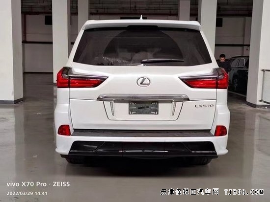 15045922255 受疫情影響港口大批雷克薩斯LX570無人問津慘不忍睹