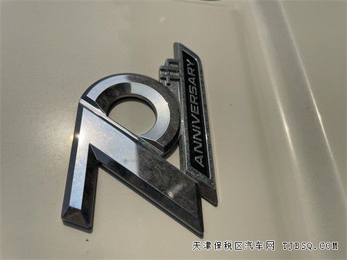 22款酷路澤LC71  4.0 汽油這么強(qiáng)悍的越野車可不多見