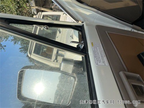 22款酷路澤LC71  4.0 汽油這么強(qiáng)悍的越野車可不多見