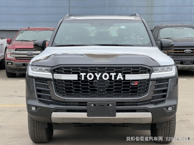 18649036440 22款酷路澤LC300 GR 運動版 顏色: 灰/黑現(xiàn)車手續(xù)齊全