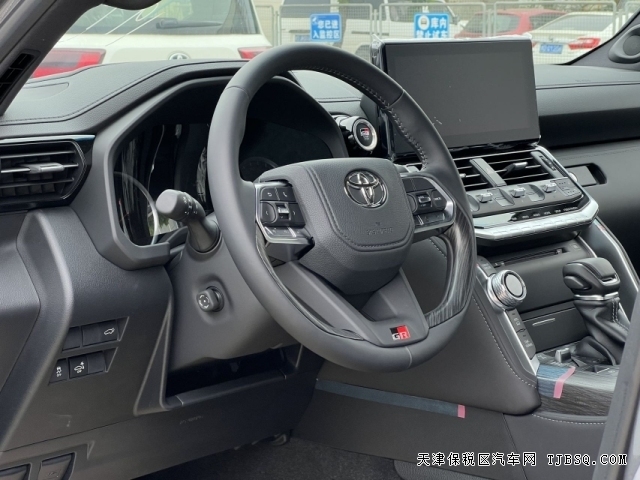 18649036440 22款酷路澤LC300 GR 運動版 顏色: 灰/黑現(xiàn)車手續(xù)齊全