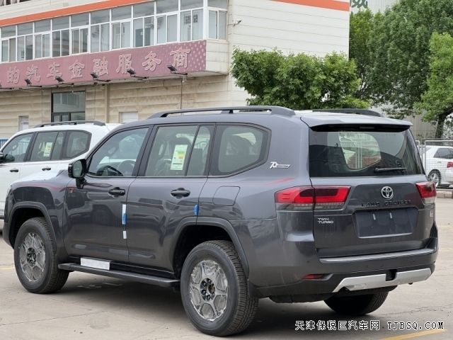 18649036440 22款酷路澤LC300 GR 運動版 顏色: 灰/黑現(xiàn)車手續(xù)齊全