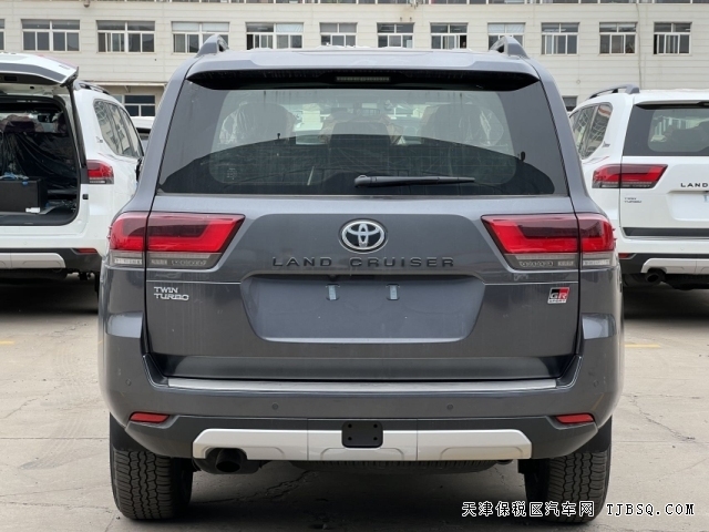 18649036440 22款酷路澤LC300 GR 運動版 顏色: 灰/黑現(xiàn)車手續(xù)齊全
