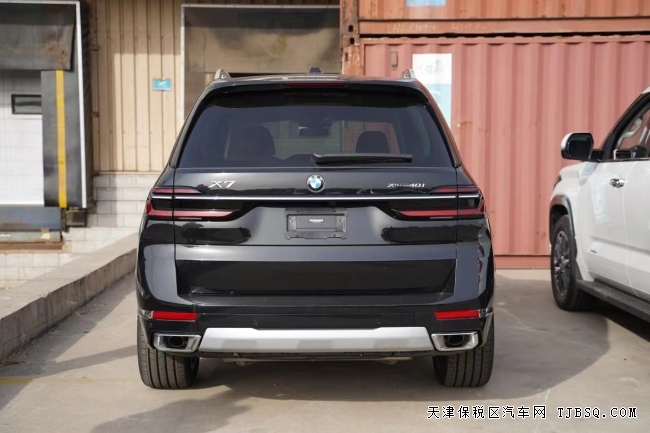 23款寶馬X7天津港口現(xiàn)車熱賣中 百萬級(jí)別性價(jià)比之最 國(guó)六環(huán)保