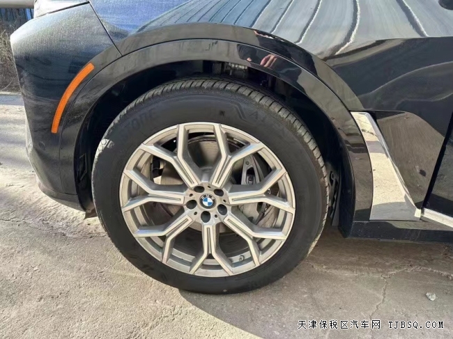 天津平行進口23款寶馬X7 現(xiàn)車顏色配置手續(xù)齊全 跳水價熱賣