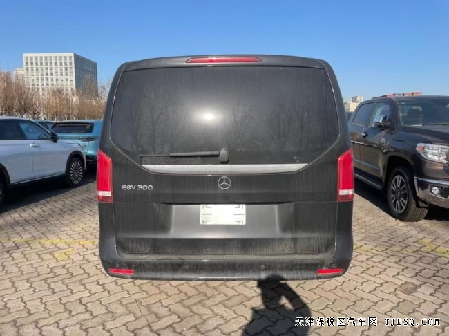 天津平行進(jìn)口22款奔馳EQV300兩驅(qū) 港口現(xiàn)車 特價(jià)急售