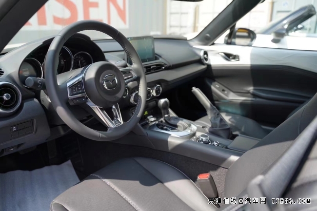 港口馬自達(dá)MX-5現(xiàn)車多臺(tái)顏色齊 全國(guó)可分期上牌