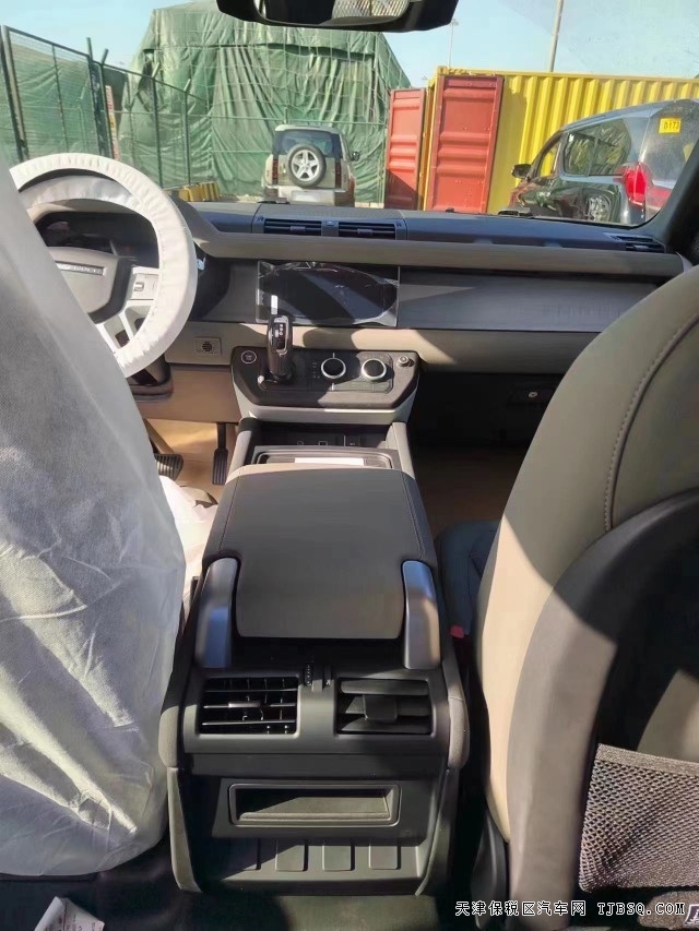 23款路虎衛(wèi)士進(jìn)口現(xiàn)車讓利最新落地價(jià)格