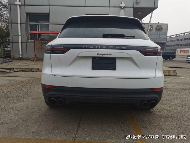 2023款保時(shí)捷卡宴鉑金版給你的不一樣體驗(yàn) 港口現(xiàn)車