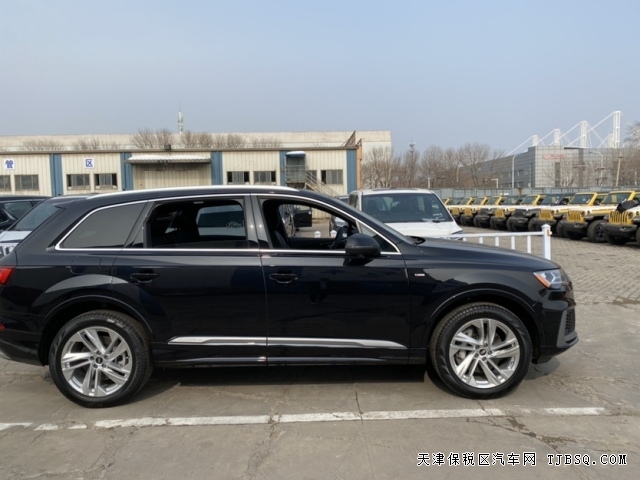 天津港平行進(jìn)口加版奧迪Q7.21款3.0T現(xiàn)車熱賣中曾經(jīng)的百萬(wàn)級(jí)別腰斬一半