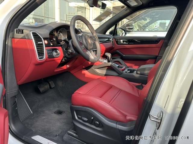 平行進(jìn)口新款保時(shí)捷卡宴國(guó)六現(xiàn)車全國(guó)上牌無(wú)憂極具性價(jià)比天津港降價(jià)促銷85萬(wàn)起