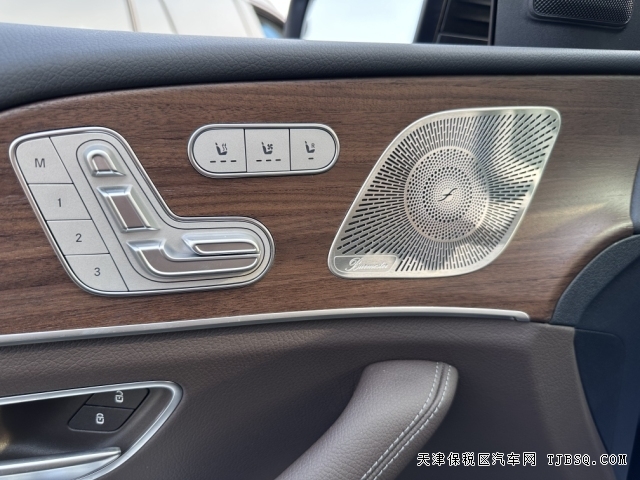 天津港23款美規(guī)奔馳GLS450平行進口版國六現(xiàn)車全國上牌銷售冠軍車型