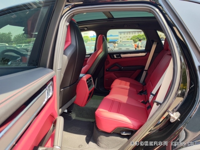 平行進(jìn)口23款保時(shí)捷卡宴鉑金版港口國(guó)六現(xiàn)車打造誠(chéng)信商家品牌杜絕低價(jià)套路讓買車人放心安心