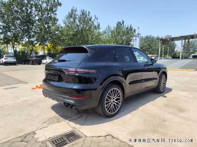 平行進(jìn)口23款保時(shí)捷卡宴鉑金版港口國(guó)六現(xiàn)車打造誠(chéng)信商家品牌杜絕低價(jià)套路讓買車人放心安心
