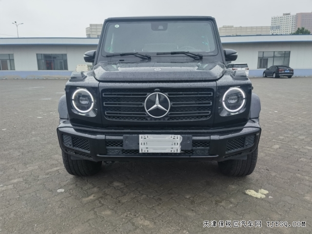 奔馳G500經(jīng)過全新改款，外形設(shè)計(jì)完全沿襲最初形態(tài)
