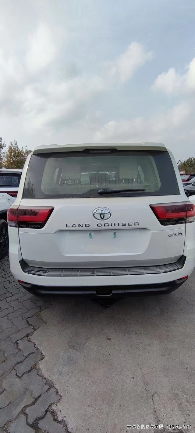 港口積壓兩年的LC300酷路澤4.0國(guó)六現(xiàn)車最新配置參數(shù)行情報(bào)價(jià)