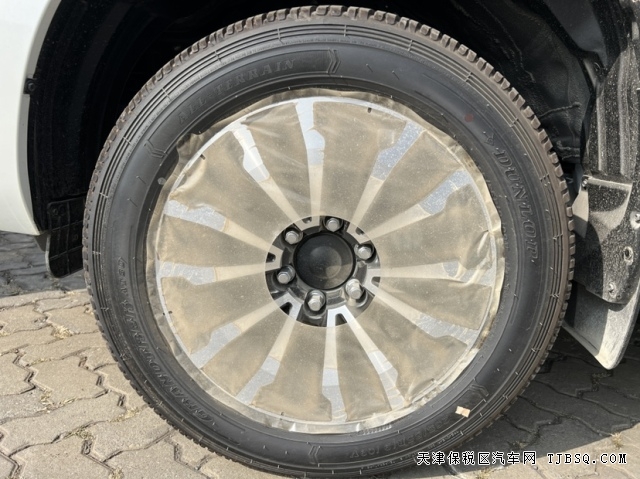港口新款豐田霸道4000國六車型大批量報關(guān)庫房積壓價格行情穩(wěn)中有降