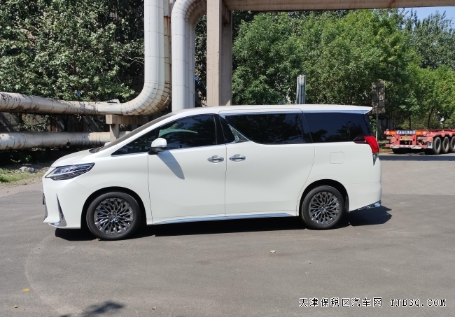 平行進口最豪華MPV代表雷克薩斯LM350 七座行情配置國六現(xiàn)車
