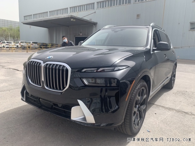 全尺寸SUV的代表車型最新款升級(jí)后寶馬X7港口熱銷中最新配置參數(shù)行情價(jià)格92.5萬起