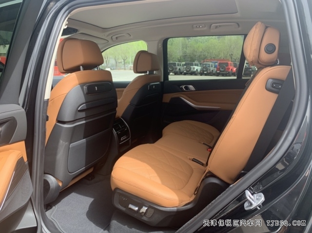 全尺寸SUV的代表車型最新款升級(jí)后寶馬X7港口熱銷中最新配置參數(shù)行情價(jià)格92.5萬起