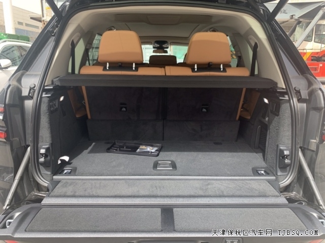 全尺寸SUV的代表車型最新款升級(jí)后寶馬X7港口熱銷中最新配置參數(shù)行情價(jià)格92.5萬起